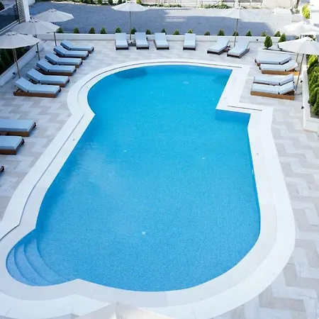 Agnes Deluxe Hotel 3*