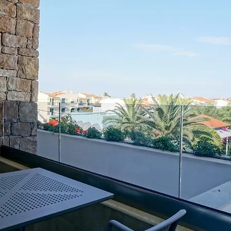 Agnes Deluxe Hotel