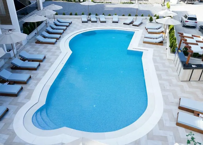 Agnes Deluxe Hotel 3*